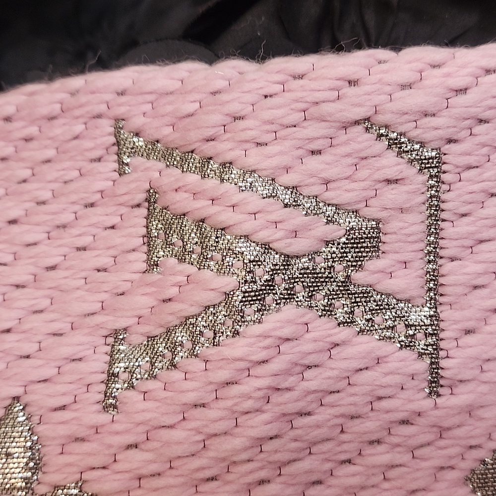 BNEW UNUSED Louis Vuitton Baby Pink Monogram Scarf M70466 - Picture 6 of 12